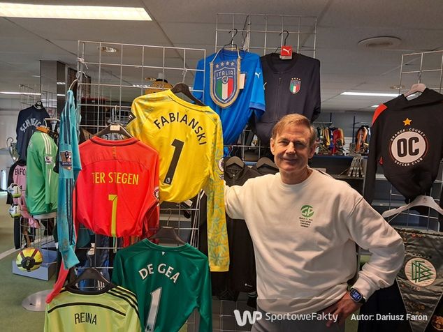 Frans Hoek ma w swojej kolekcji m.in. koszulki Fabiańskiego i Szczęsnego