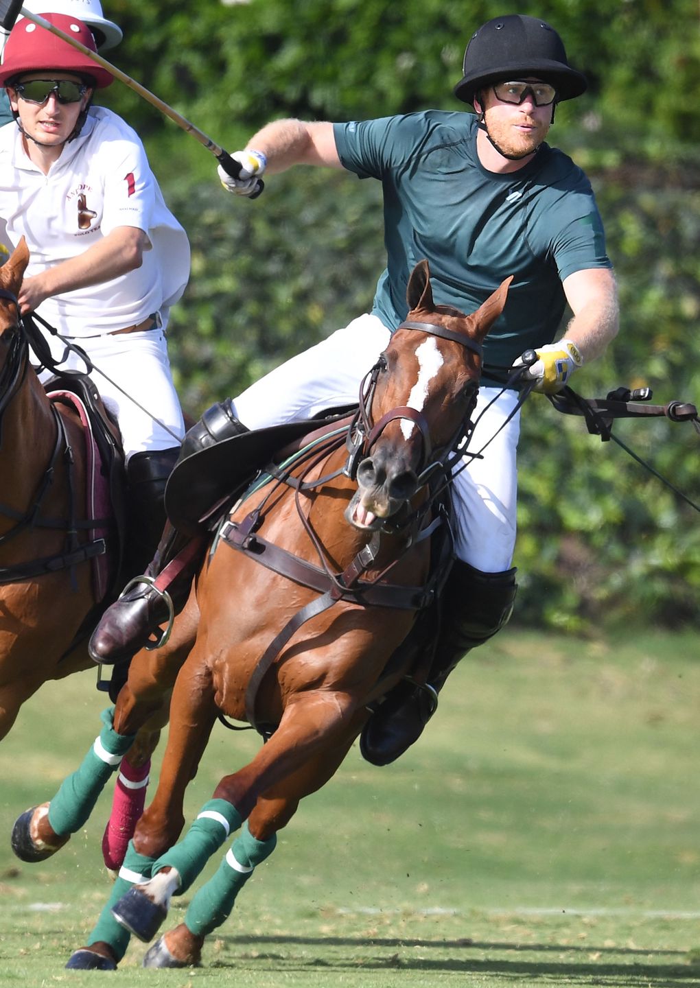 Książę Harry wziął udział w meczu polo po powrocie do Kalifornii. Zaliczył bolesny upadek 
