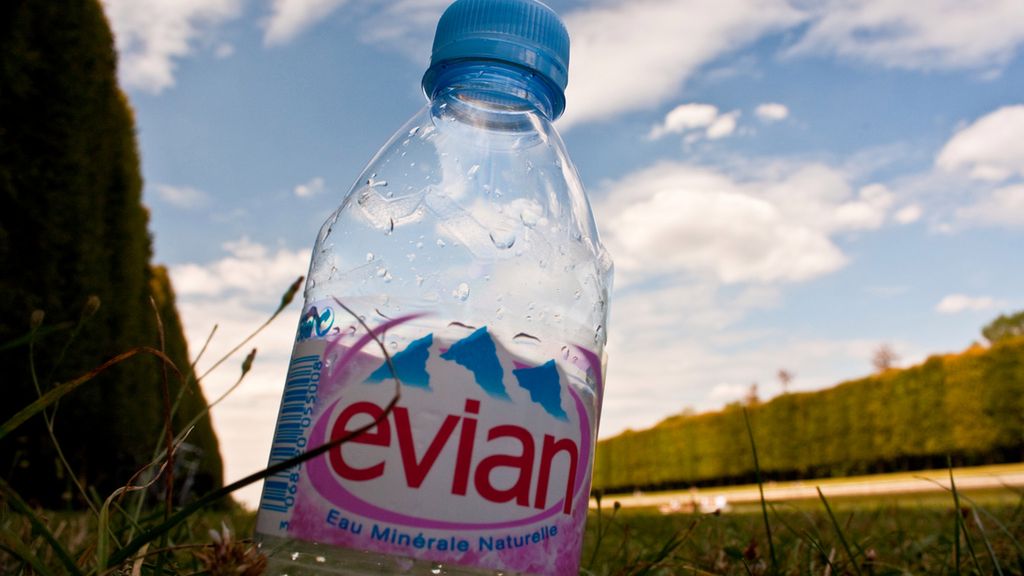 Woda bez gazu w butelce - Evian