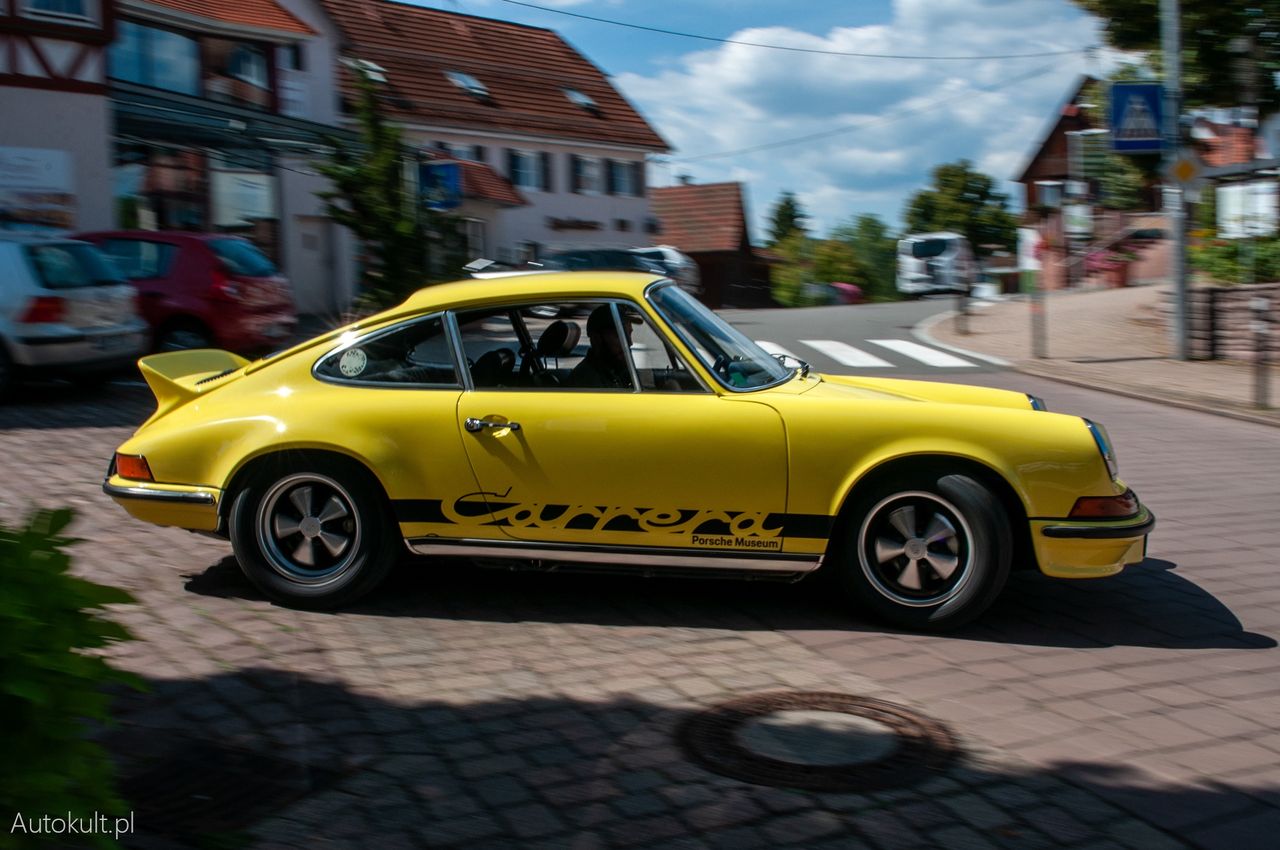 Porsche 911 GT3 Touring vs Porsche 911 Carrera RS 2.7