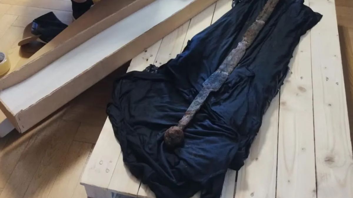 Miecz znaleziony w Warszawie