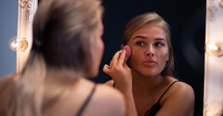 Też zaliczyłaś cakey make-up. Te błędy w makijażu popełnia każda z nas