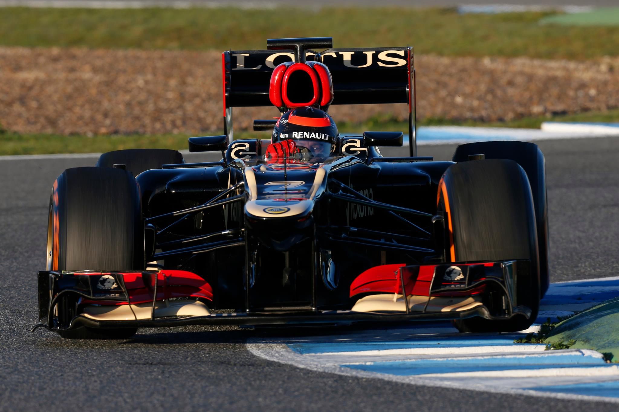 (fot. facebook.com/lotusf1team)