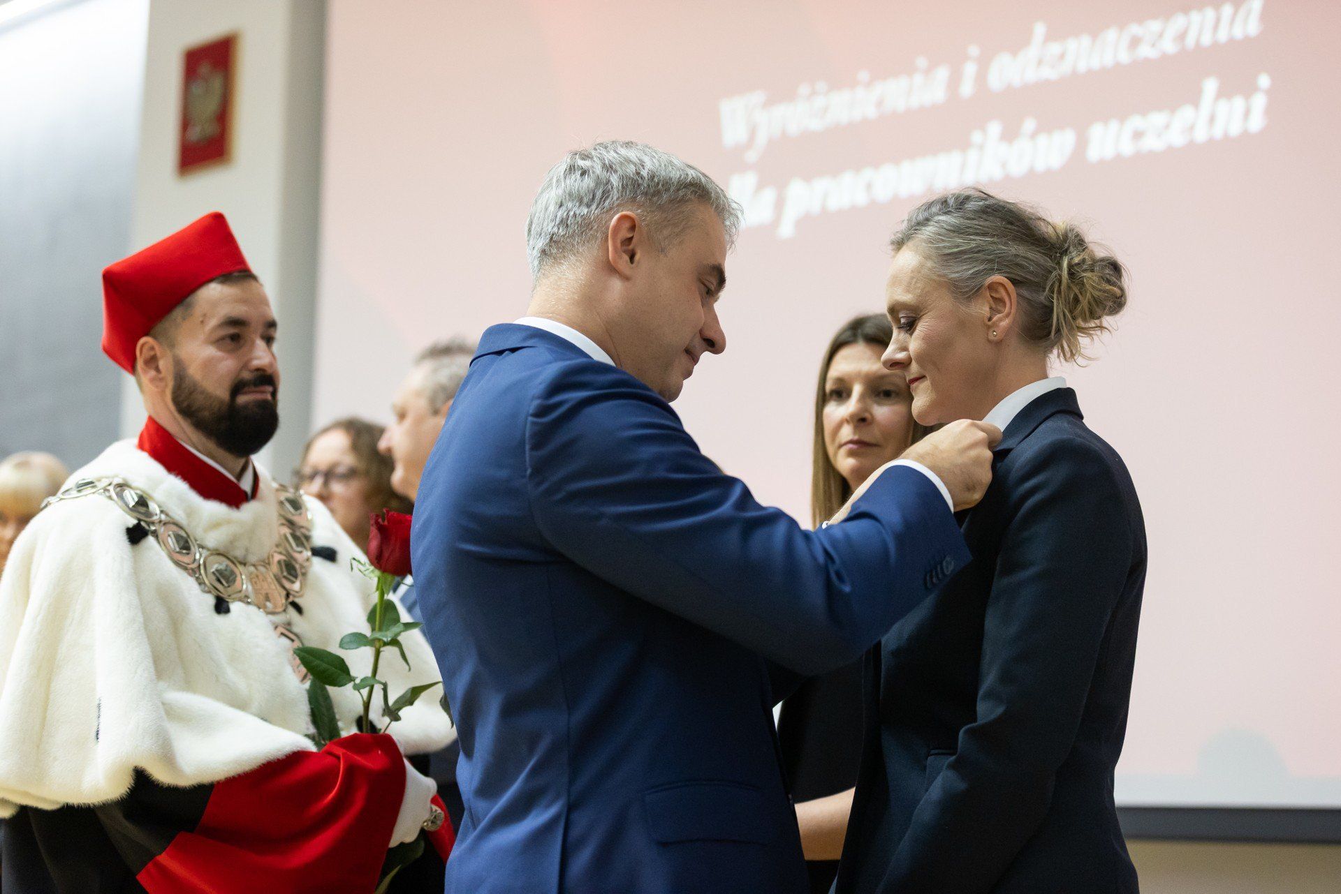Inauguracja nowego roku akademickiego na Politechnice Bydgoskiej upłynęła pod znakiem cyberbezpieczeństwa. Gościem uczelni był dr Krzysztof Gawkowski, wiceprezes Rady Ministrów i zarazem minister cyfryzacji. Inauguracyjne uroczystości poprzedziło otwarcie gruntownie zmodernizowanego Wydziału Telekomunikacji, Informatyki i Elektrotechniki.