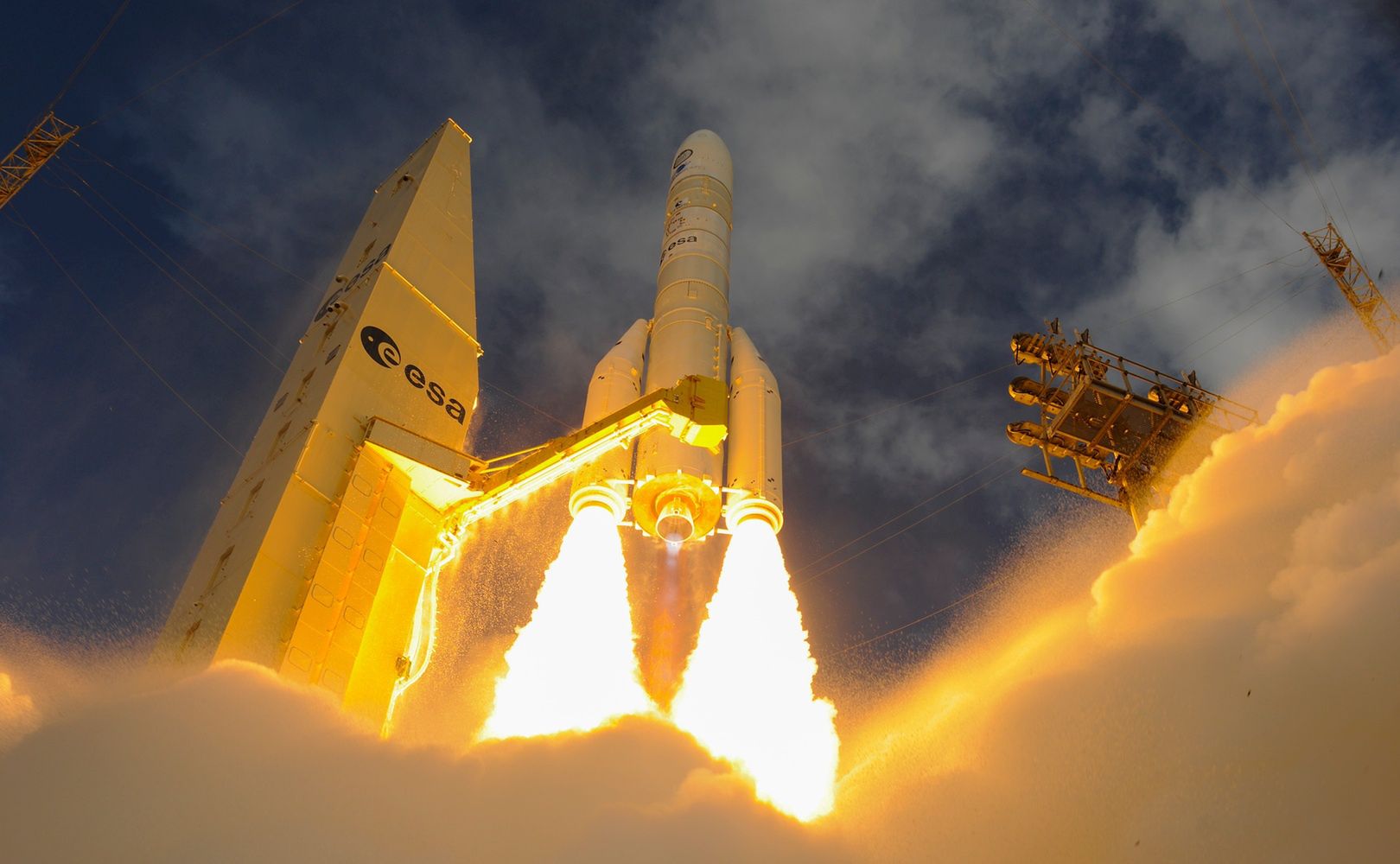 Start rakiety Ariane 6 z kosmodromu w Gujanie Francuskiej.