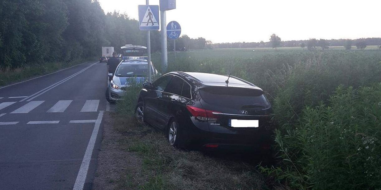 Mazowieckie. 14-latek zabrał mamie samochód i wjechał do rowu