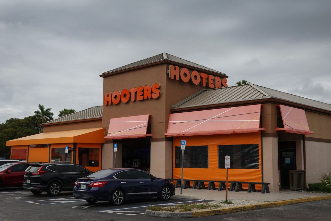 Sieć restauracji Hooters ogłosiła upadłość po 42 latach