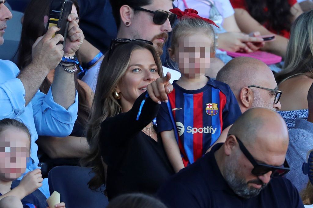 Anna Lewandowska z córką Klarą zasiadły na trybunach wczorajszego meczu FC Barcelony