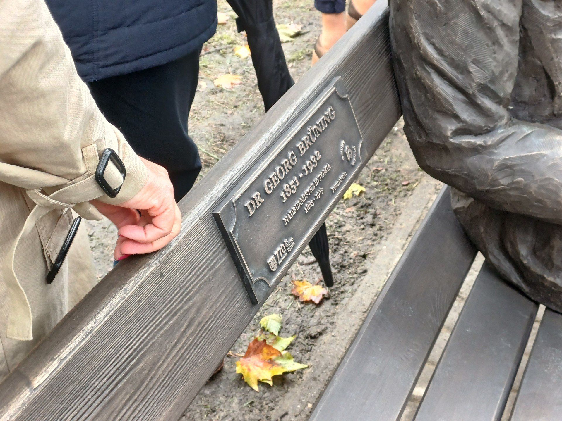 Ławeczka z podobizną nadburmistrza Bytomia Georga Brüninga.