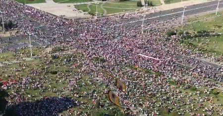 Białoruś. Tłum ruszył na Pałac Prezydencki