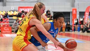 Niezniszczalna Courtney Hurt. Brąz wyjaśniony?