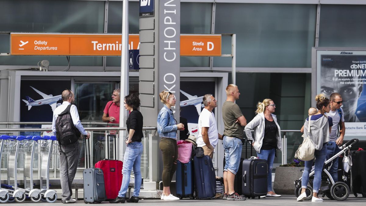 Po dwóch dobach oczekiwania, TUI w końcu odwołało lot.
