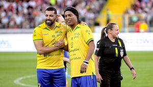 Wychodzi na jaw, jak Ronaldinho zachowywał się poza kamerami