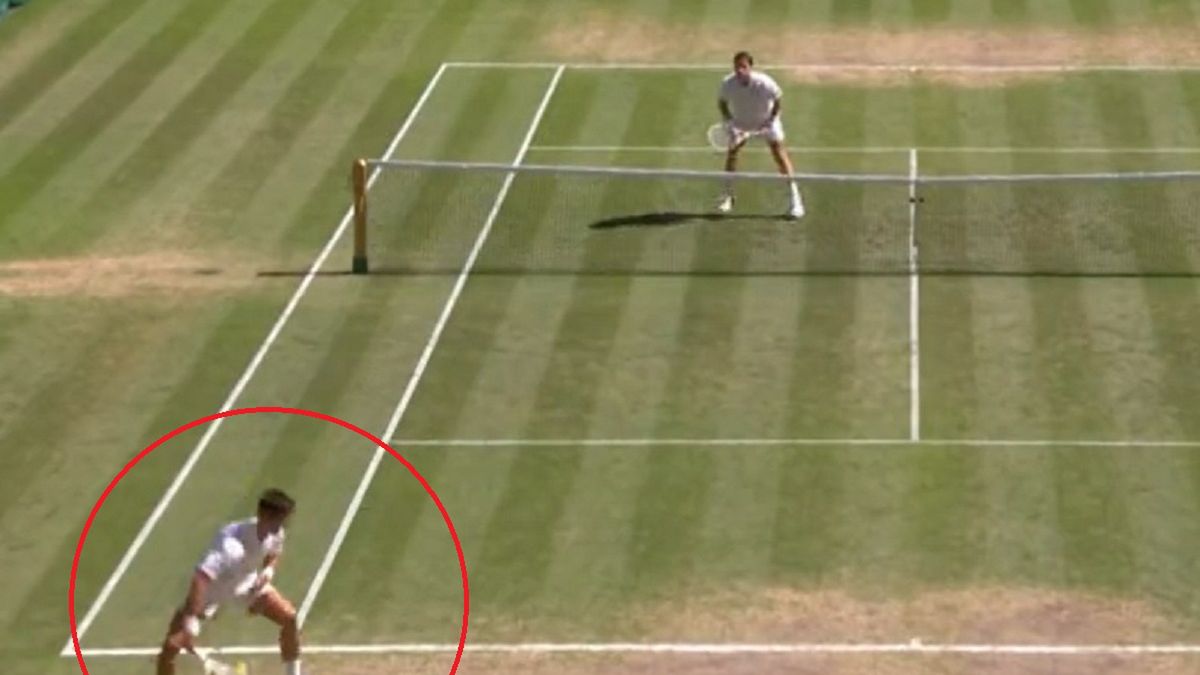 Zdjęcie okładkowe artykułu: Twitter / Polsat Sport / Novak Djoković w pierwszym secie półfinału Wimbledonu