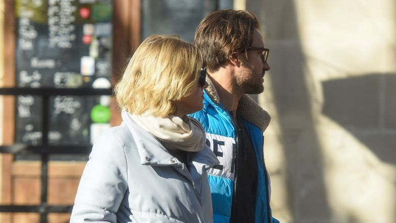 Piotr Stramowski i jego ukochana wychodzą z restauracji