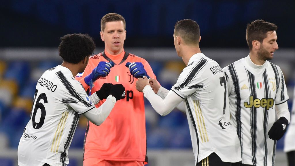 piłkarze Juventusu Turyn W środku: Wojciech Szczęsny