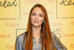 Anna Czartoryska w zaawansowanej ciąży wygrzewa się na plaży