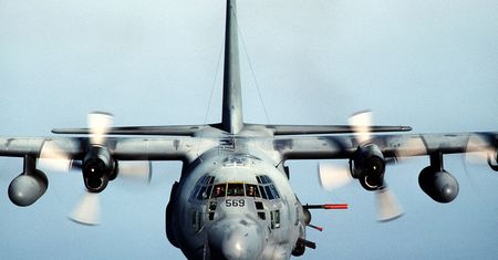 Potężny samolot nadleciał znad Jordanii. Zrzucił cenny ładunek nad Gazą