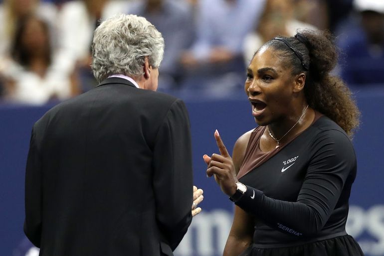Na zdjęciu: Serena Williams kłóci się z sędzią turniejowym Brianem Earleyem (Matthew Stockman/Getty Images)