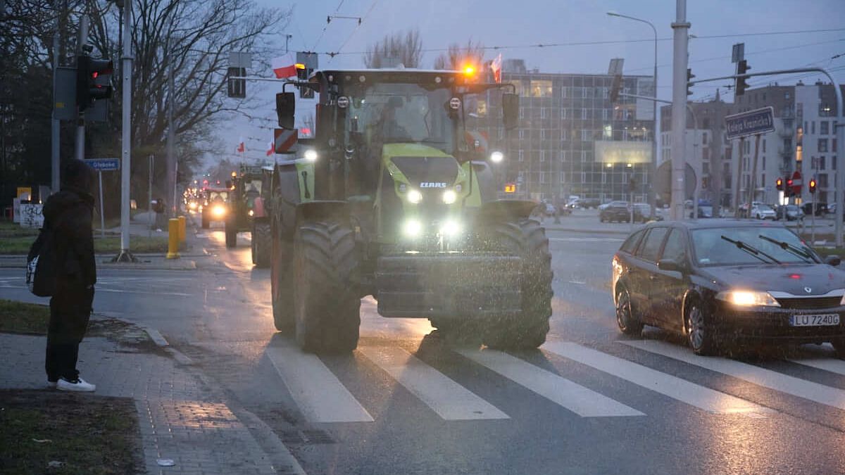 Spontaniczny przejazd rolników do centrum Lublina