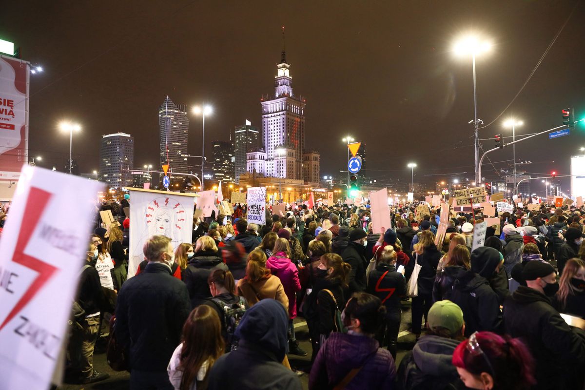 Strajk kobiet. Protest w Warszawie. Podsumowanie piątkowych wydarzeń