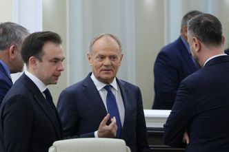 Tusk ostro komentuje propozycję prezydenta i prezesa  NBP. "Niebezpieczna hucpa"