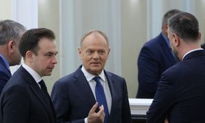 Tusk ostro komentuje propozycję prezydenta i prezesa  NBP. "Niebezpieczna hucpa"