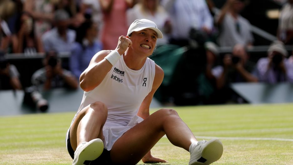 LONDON, ENGLAND - JULY 12: Iga Swiatek of Poland celebrates winning Championship point against Amanda Anisimova of United States in the Ladies' Singles Final on day thirteen of The Championships Wimbledon 2025 at All England Lawn Tennis and Croquet Club on July 12, 2025 in London, England. (Photo by Julian Finney/Getty Images)