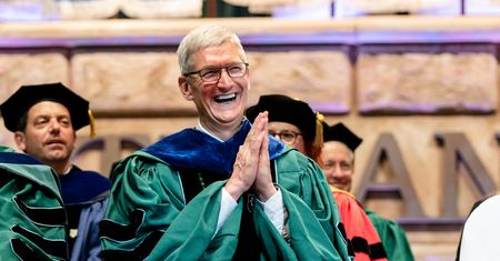 Słynna rada, by "robić to, co się kocha, a nie będzie się pracować" to "zupełna głupota" - mówi szef Apple Tim Cook
