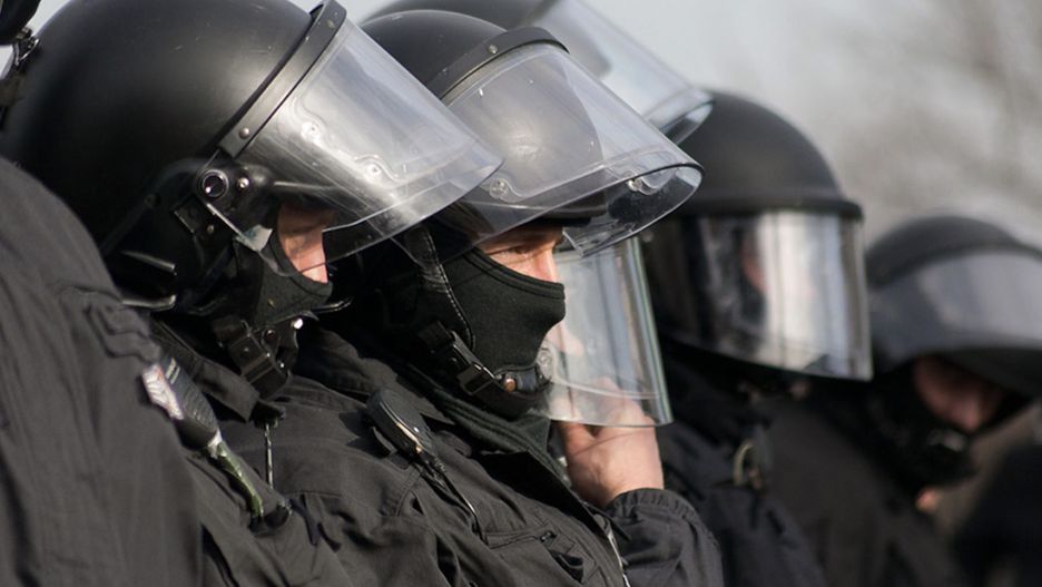 Funkcjonariusze w Niemczech szykują się na najgorsze - w zeszłym roku na ulicach w sylwestrową noc wybuchły zamieszki, doszło do ataków na policję i straż