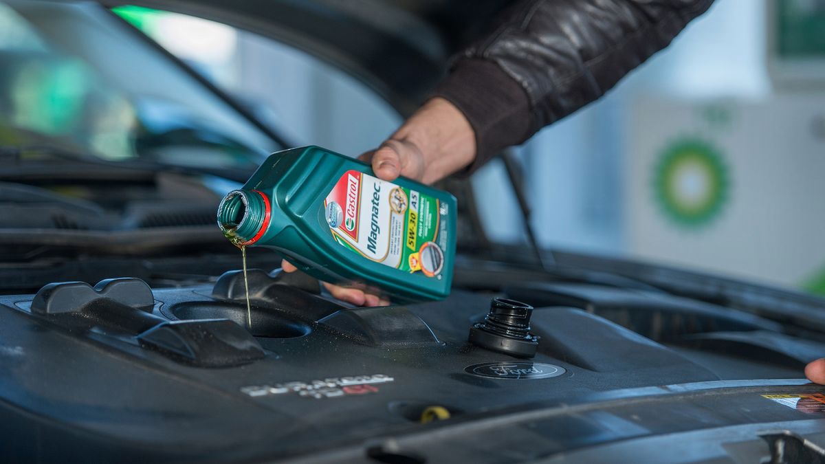 Czy warto dopasowywać olej do zimy?