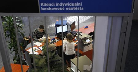 Banki muszą zwrócić klientom pieniądze. Karty były darmowe tylko w teorii