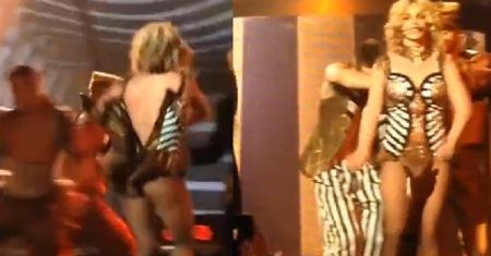 Britney prawie zgubiła kostium!