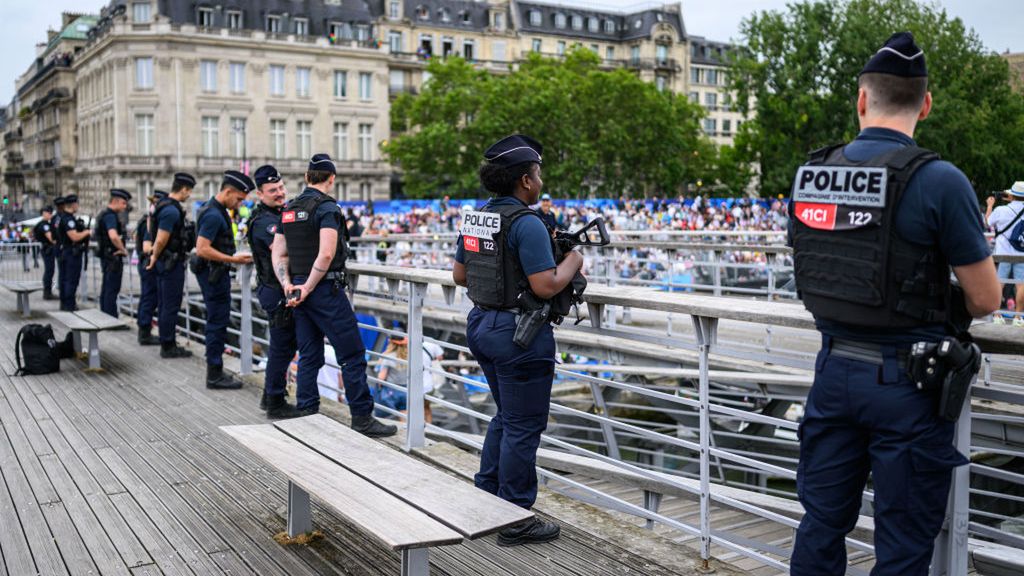 Zdjęcie okładkowe artykułu: Getty Images / Markus Gilliar - GES Sportfoto / Na zdjęciu: francuska policja w Paryżu