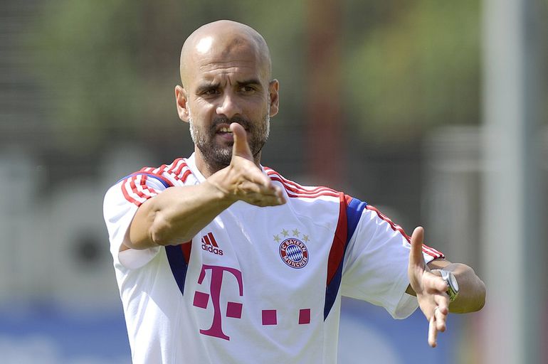 Pep Guardiola podczas treningu mistrza Niemiec