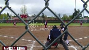 Baseballistki kontra... pies. Kto wygrał to starcie?