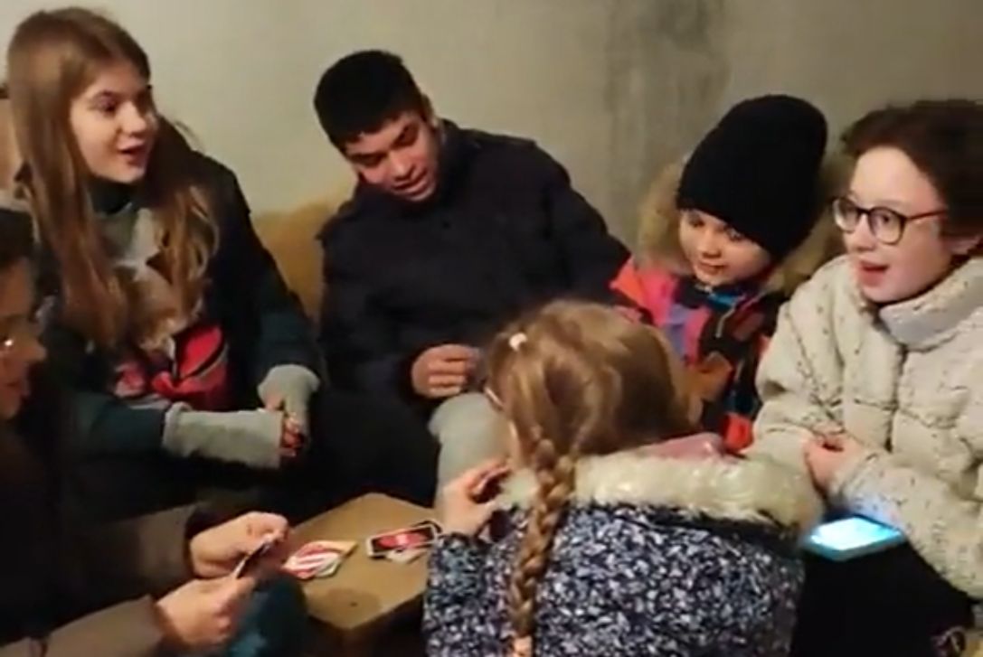 Wzruszające zachowanie dzieci na Ukrainie. Trudno nie uronić łzy