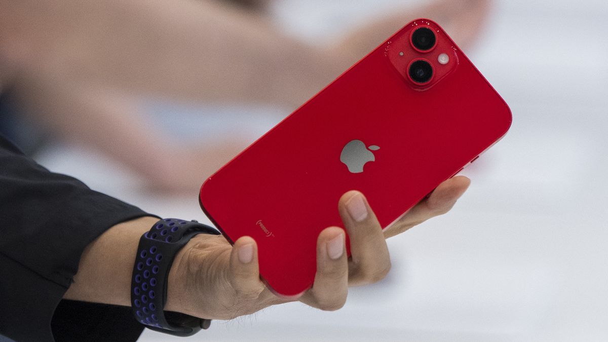 An attendee takes photos of the Apple iPhone 14 during an event at Apple Park campus in Cupertino, California, US, on Wednesday, Sept. 7, 2022. Apple Inc. unveiled a new lineup of devices Wednesday with few surprises beyond one major one: It didnt raise its US prices during one of the worst years for inflation in decades. Photographer: Nic Coury/Bloomberg via Getty Images