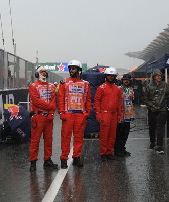 Organizacyjny chaos F1 w Malezji. Przeszli 11 km pieszo na tor
