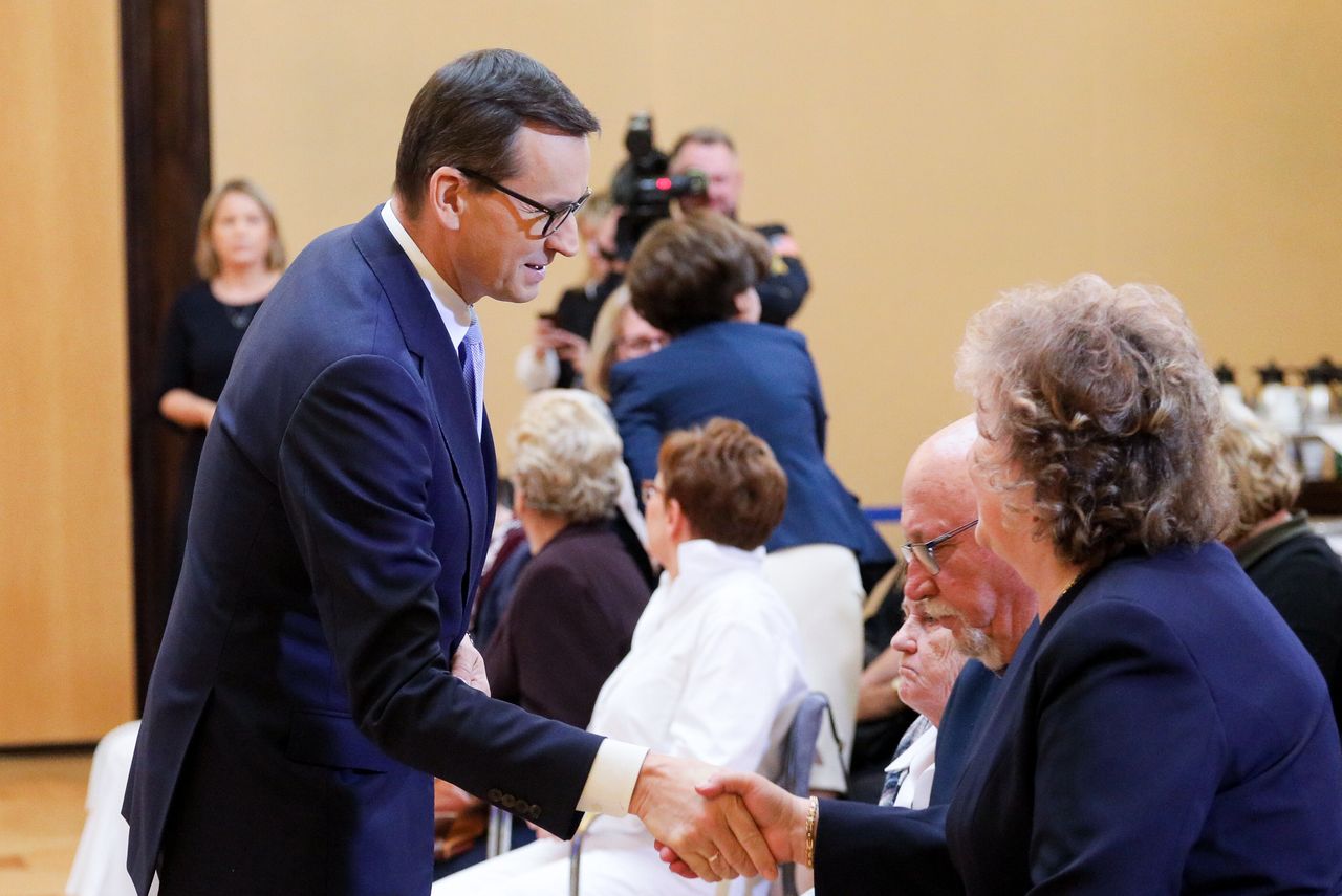 Zaskakujący "goście" na konferencji Morawieckiego