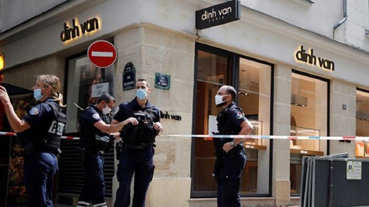 Włamanie się do sklepu jubilerskiego w Paryżu