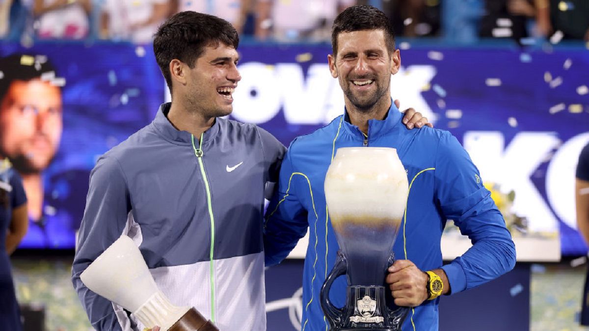 Getty Images / Matthew Stockman / Na zdjęciu: Carlos Alcaraz i Novak Djoković