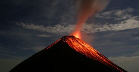 Gwatemala: Ponad 33 tys. ludzi ucieka przed erupcją wulkanu