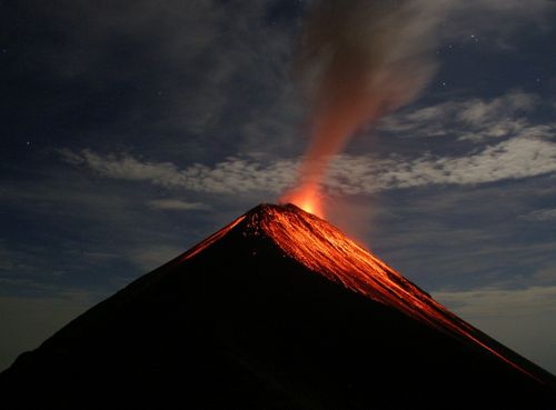 Gwatemala: Ponad 33 tys. ludzi ucieka przed erupcją wulkanu