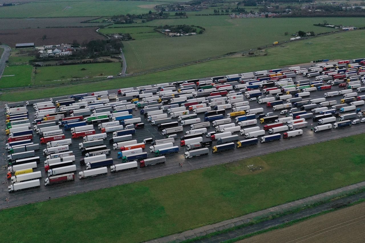 Blokada w Dover. Polski kierowca komentuje: "Kwestie sanitarne to totalny dramat"
