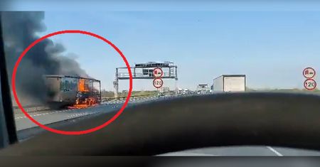 Pożar tira na drodze ekspresowej S8. Nagrania z miejsca zdarzenia