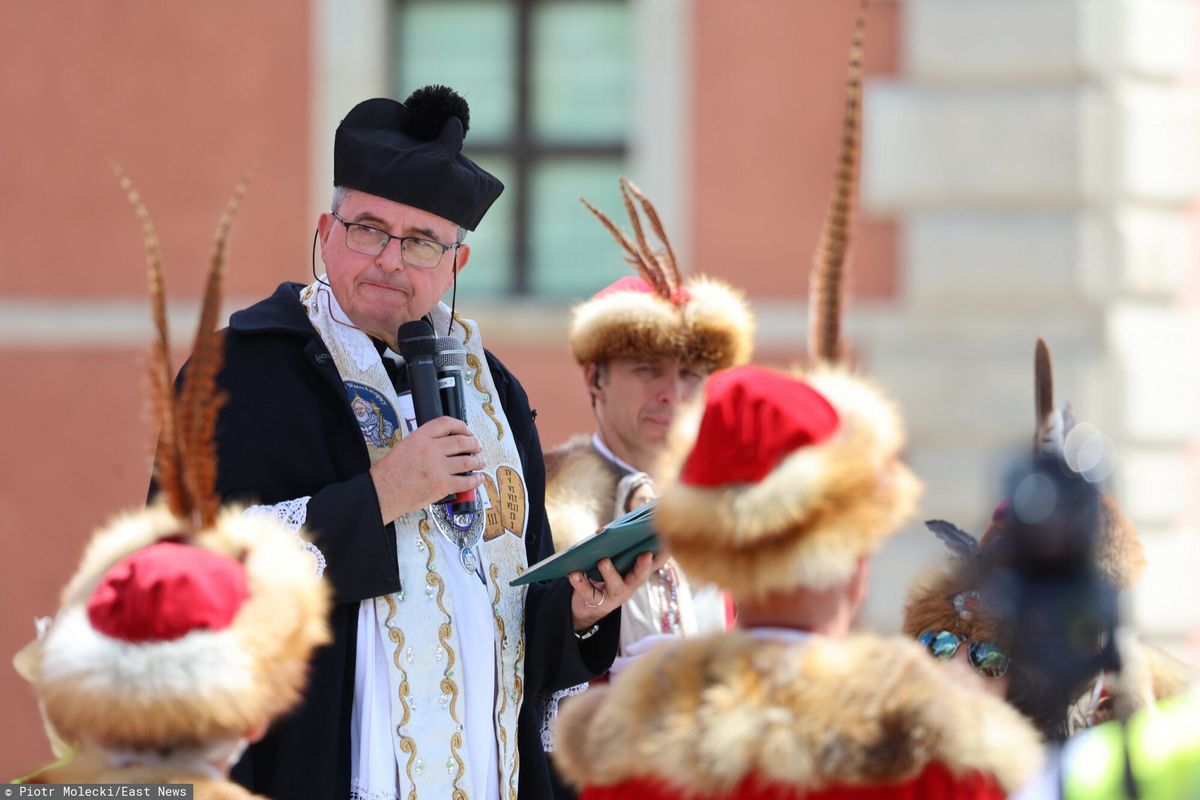 Ks. Natanek buduje dom pielgrzyma. Tajemnicze darowizny dla urzędu 