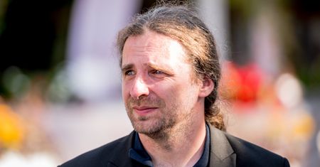 "Piątka dla zwierząt". Dobromir Sośnierz: zwierzęta to tylko maszyny zrobione z mięsa