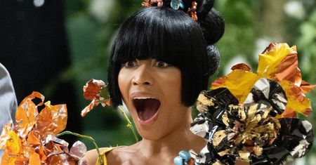 Nicki Minaj na Met Gali w kwaitowej mini. Zazwyczaj raperka nie jest taka delikatna. Niektórzy jej nienawidzą