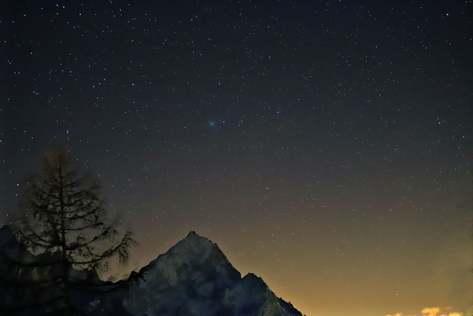 W wigilijny wieczór wypatruj komety - grudniowe atrakcje nocnego nieba 3